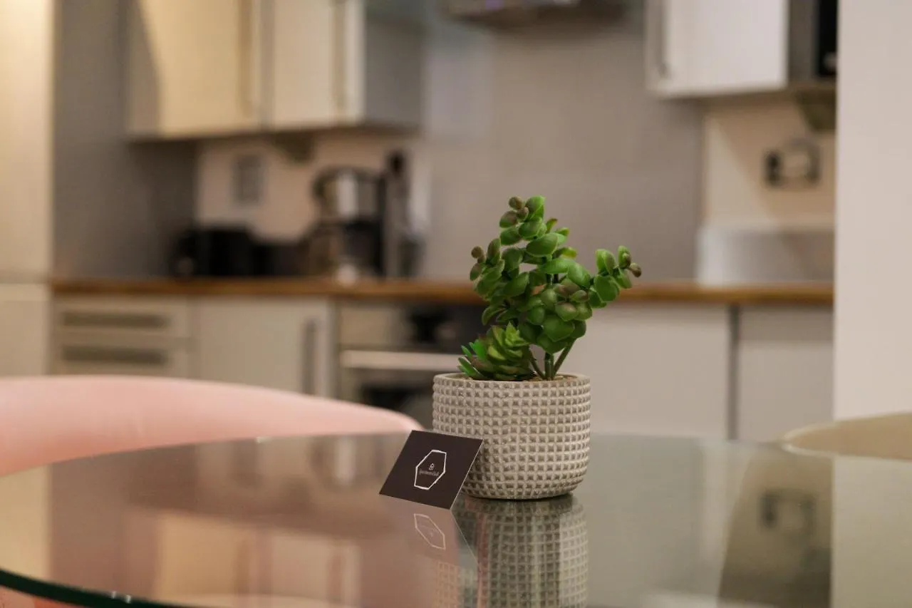 Canary Wharf & O2 London Apartment
